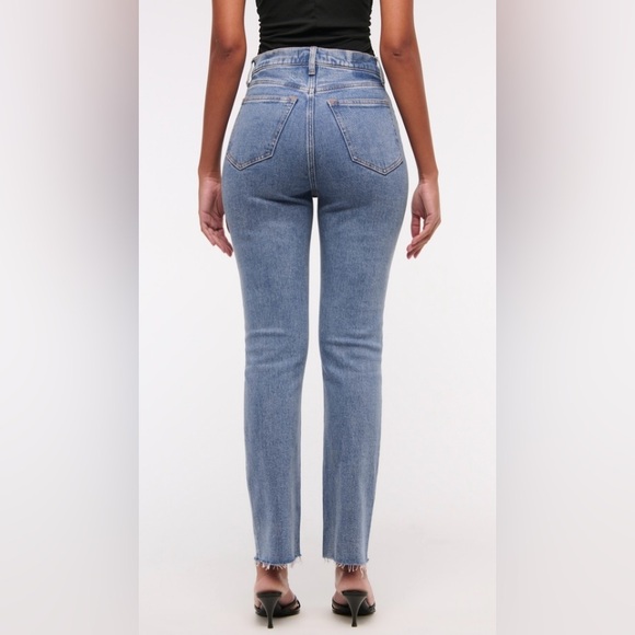 Abercrombie Curve Love Ultra High Rise 90โs Straight Jeans - Picture 2 of 8